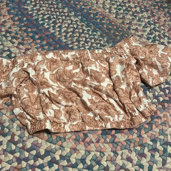 2/$25 Abercrombie & Fitch Floral Linen Crop Top - Picture 2 of 8